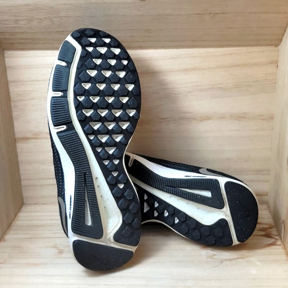 Nike Womens Quest Lifestyle Running Shoes - Picture 9 of 10